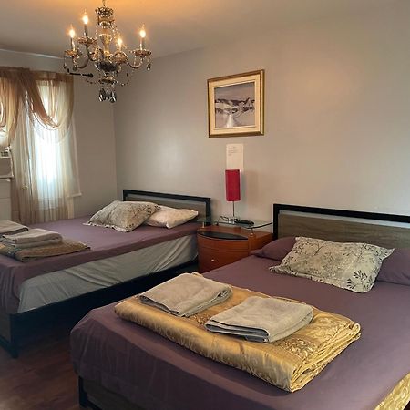 Self Service Small Breakfast, 2 Double Beds Private Room Montréal Exterior foto