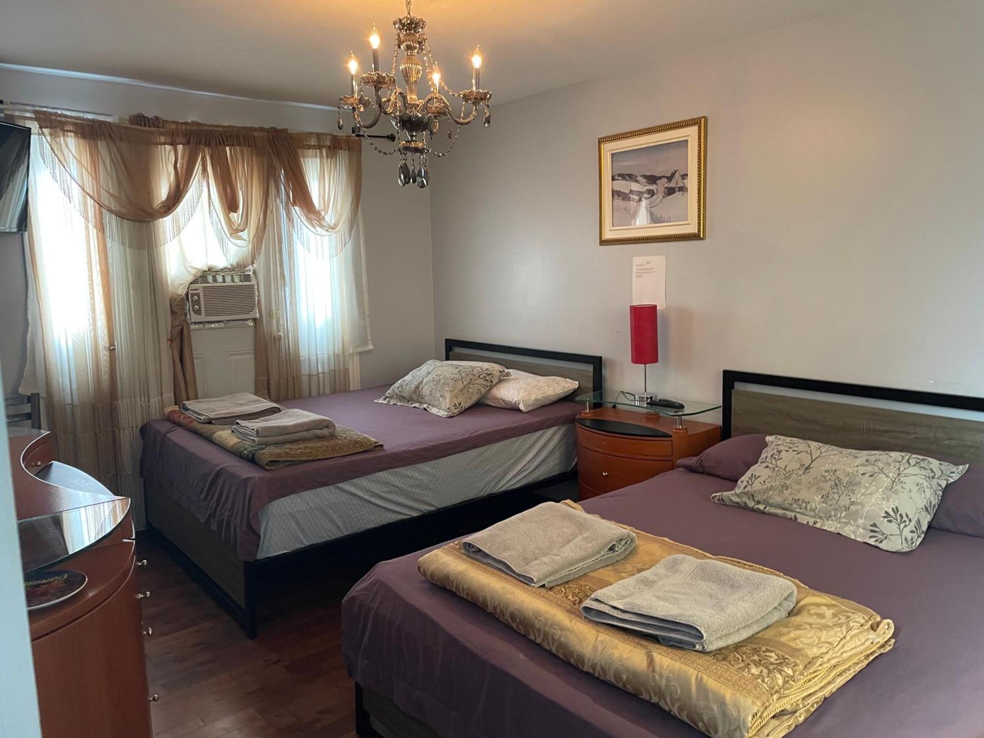 Self Service Small Breakfast, 2 Double Beds Private Room Montréal Exterior foto